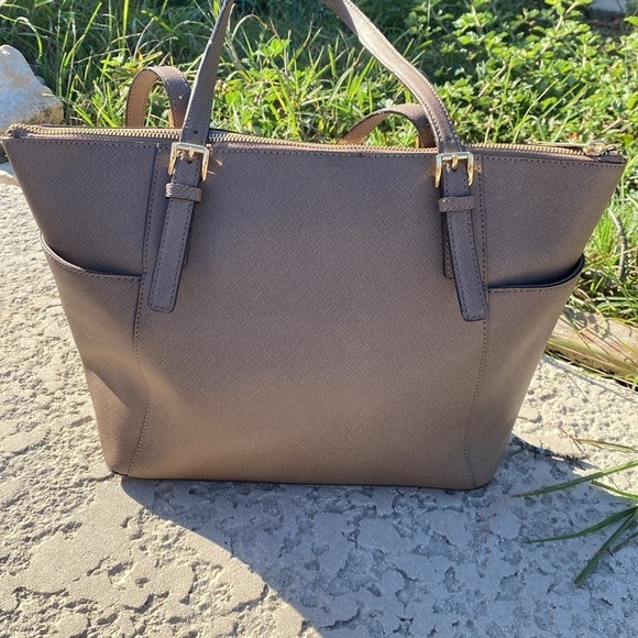 Michael Kors large Charlotte tote saffiano cross grain leather shoulder bag zip - Picture 7 of 15